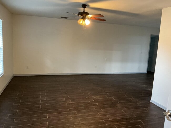 Photo - 362 SE Thornhill Dr