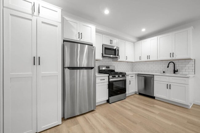 3335 Stocker St W Unit 1/4