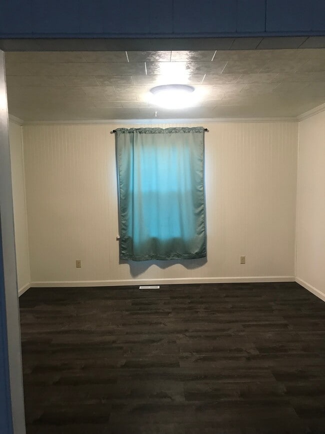 951 Warren Ave