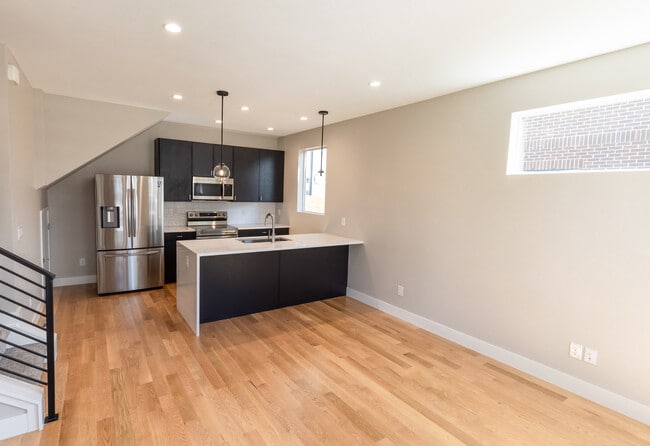 Photo - 1294 Stuart St