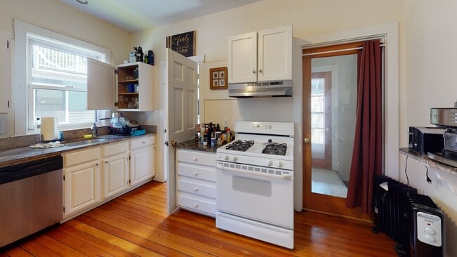 Building Photo - 96 Columbia St Unit 2