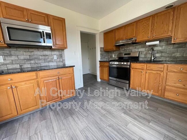 Photo - 410 4th Ave