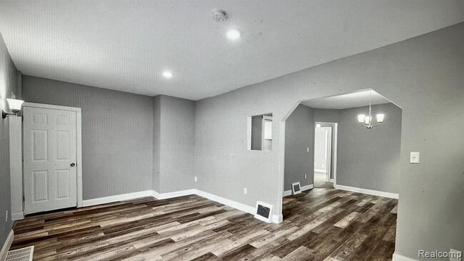 Photo - 18121 Bentler St