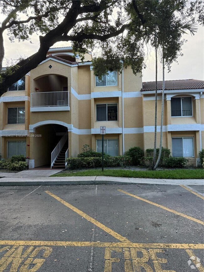 Building Photo - 2350 NW 33rd St Unit 805 Rental