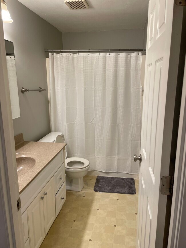 Bathroom - 206 Halia Cres