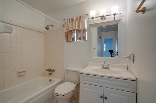 Photo - 2111 NE 1st Ct Unit 203