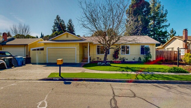 Photo - Charming 3 Bedroom 2 Bathroom Home with Pool!