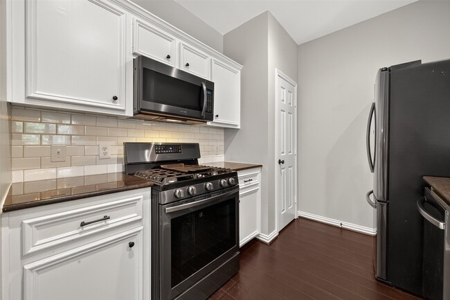 Photo - 1127 W 24th St