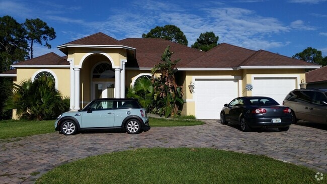 Building Photo - 3073 SW Savona Blvd Rental