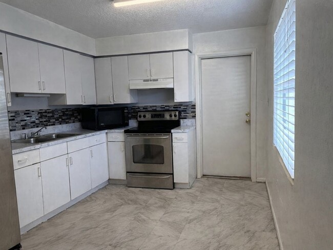 Photo - 5016 22nd St W