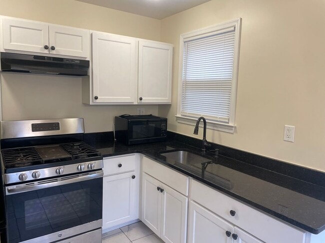 Building Photo - 7902 Garland Ave