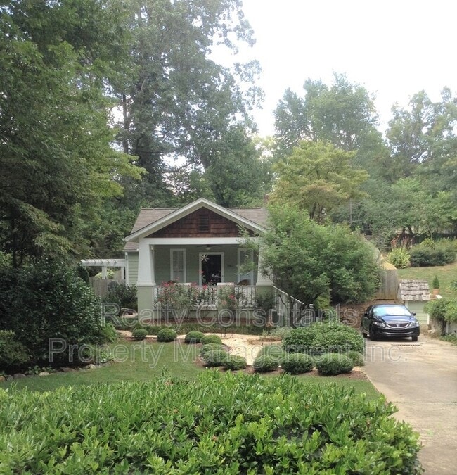 Photo - 2461 Lyndhurst Ave