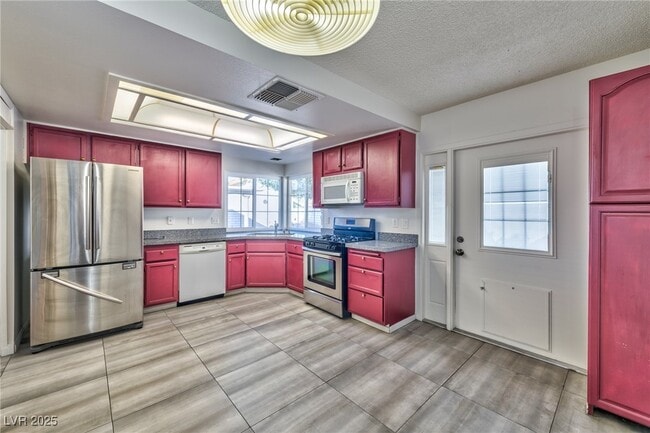 Photo - 2728 Miraflores Ave
