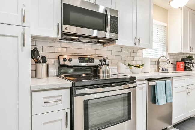 Photo - 5650 Ludington Dr