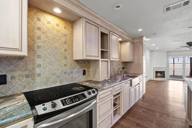 Photo - 3830 Mediterranean St