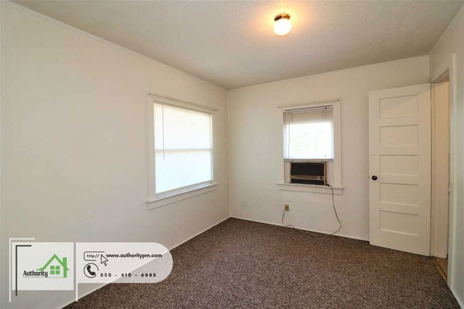Photo - 1825 Grand Coulee Blvd