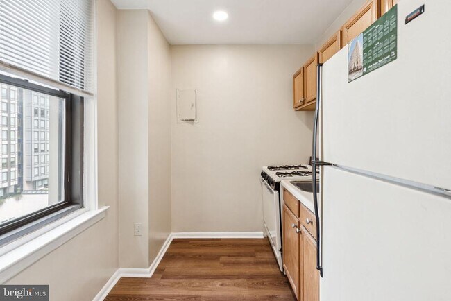 Photo - 135 S 19th St Unidad 805