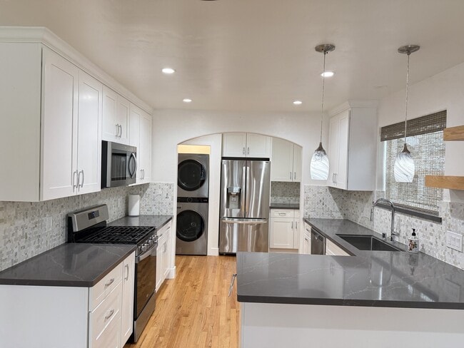 558 Irving Ave