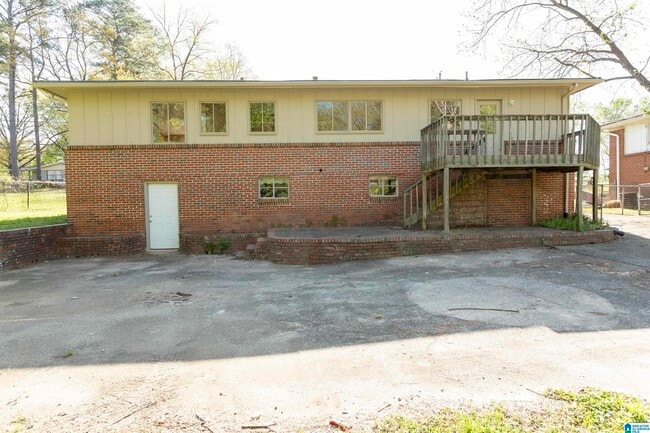 Photo - 1332 Lake Ln NE