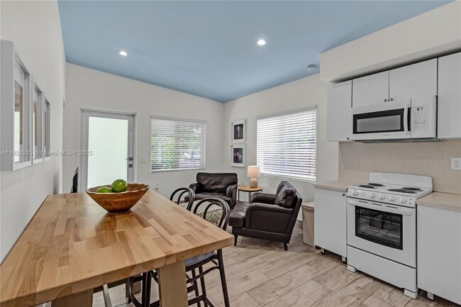 Building Photo - 3850 Charles Terrace Rental