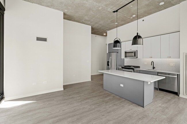 Photo - 129 W Huron St