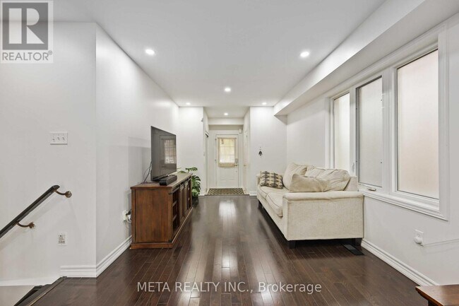 Photo - 210 Cabin Trail Crescent