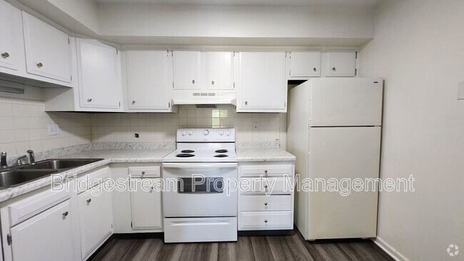Building Photo - 441 N Broadway St Rental