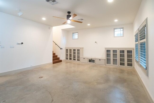 Photo - 610 W Live Oak St