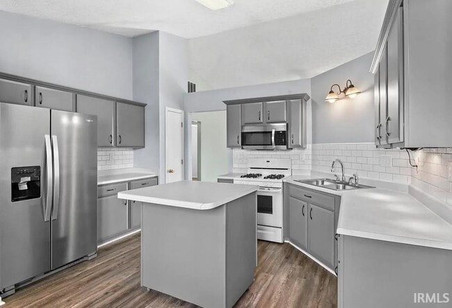Photo - 1126 Trillium Ln