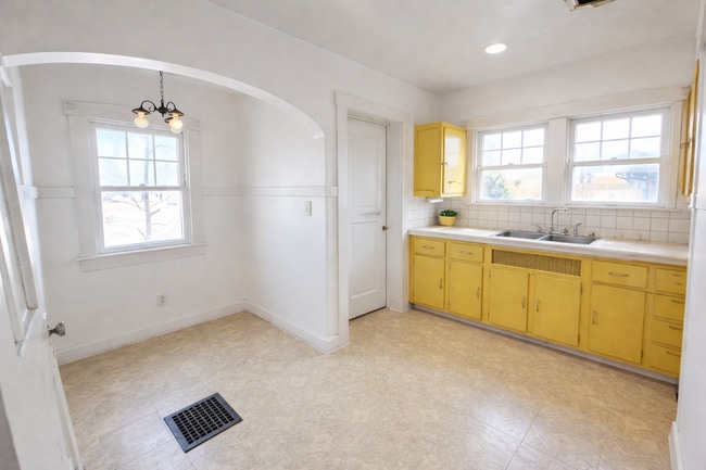 Photo - 3547 Winthrop Ave