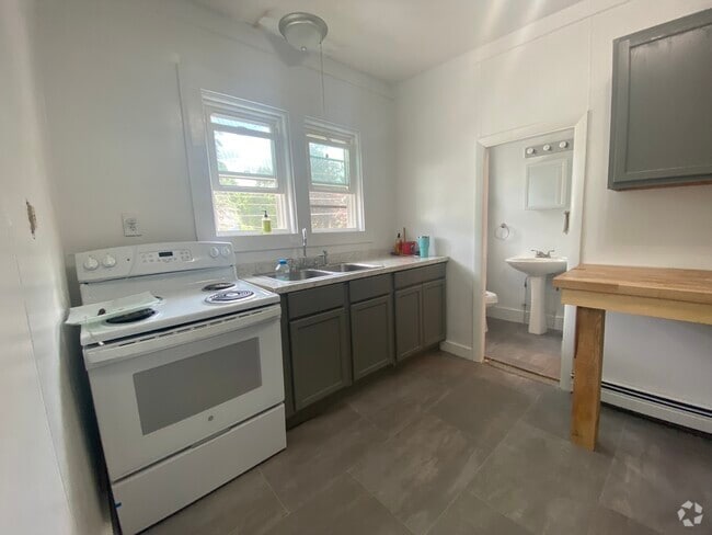 Building Photo - 55 Davis St Unit 3 Rental