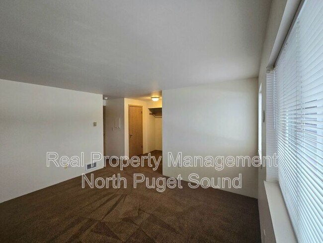 Photo - 8326 Henning Dr