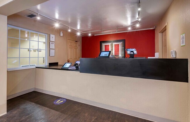 Photo - 1040 Greenwood Blvd