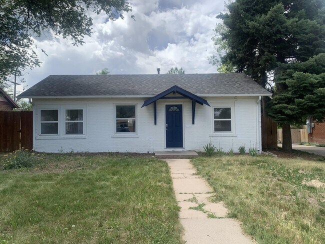 Photo - 1661 Valentia St