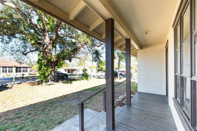 Photo - 1607 18th St E