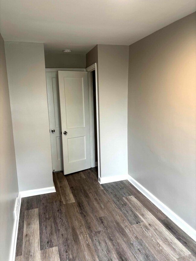 Photo - 21 W 21st St