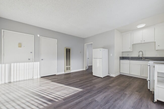 Cedar Court Apartments