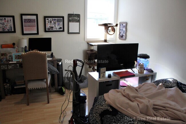 Photo - 10 Strathmore Rd Unit B