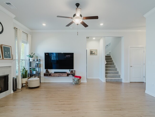 Photo - 460 Poplar Rd