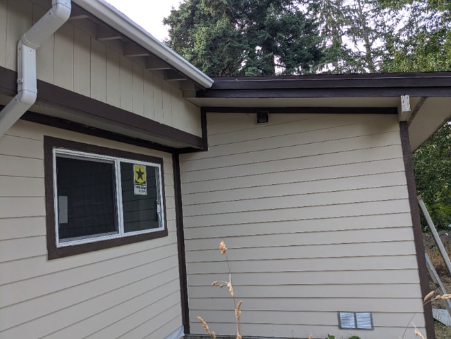 Photo - 605 S 207th St