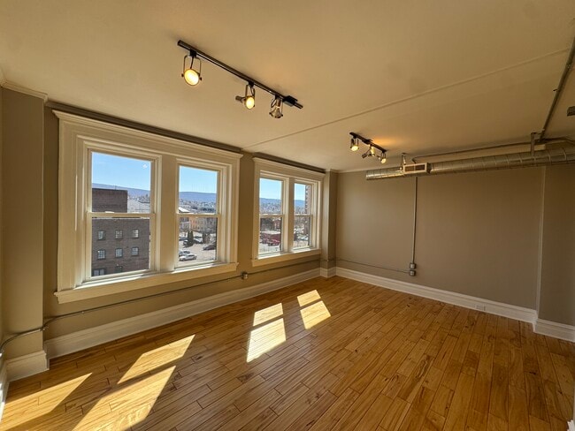 Building Photo - 92 S Main St Unit 303