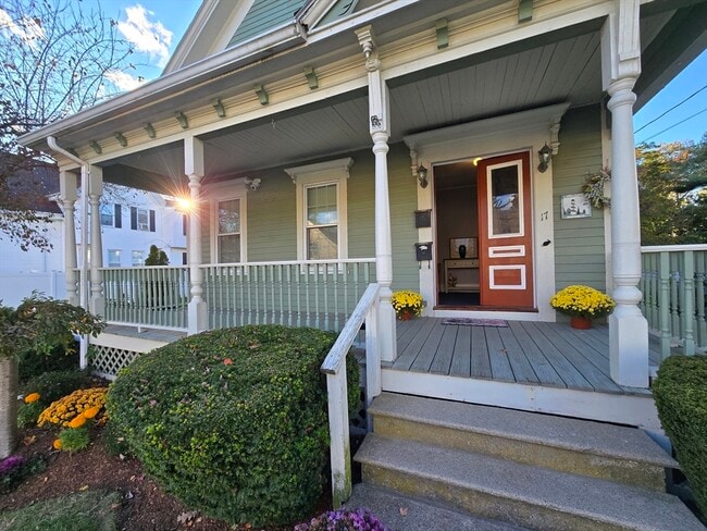 Building Photo - 17 Charles St Unit 2