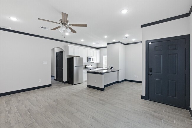 Photo - 9412 Crofton St