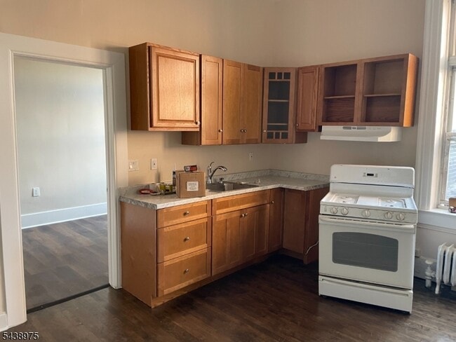 Building Photo - 153 Ellison St Unit 3