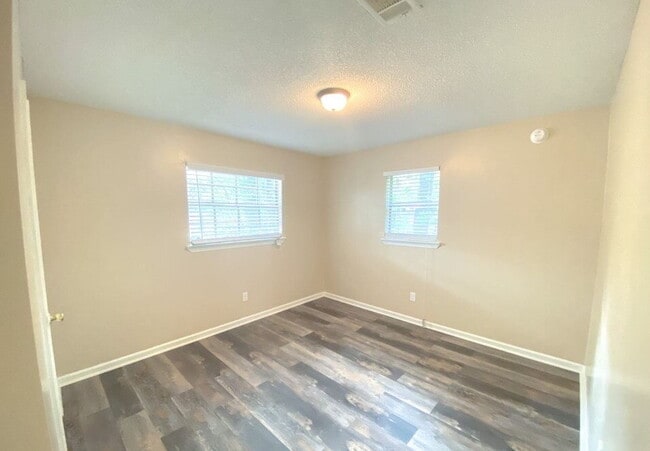 Photo - Gorgeous 3bed 1 and a half bath home.