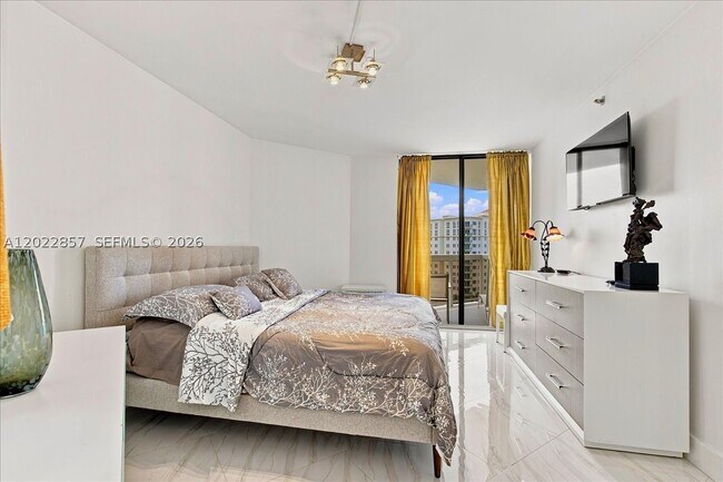 Photo - 20185 E Country Club Dr Unit 1104