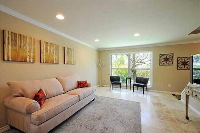 6812 Syracuse Cove