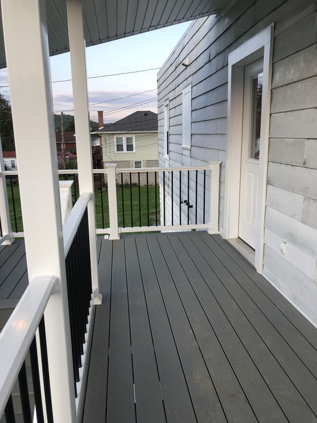 Photo - 728 W 3rd St