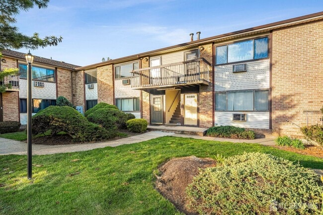 Photo - 128 Cricket Ln