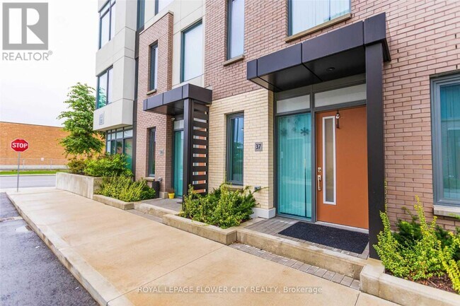 Photo - 1050 Portage Pkwy